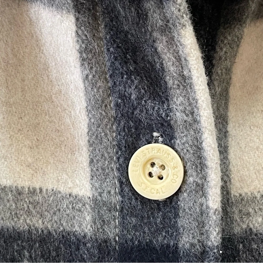 Levi’s Shacket Jacket Flannel Plaid Wool Oversized Button Up Blue Cream Large